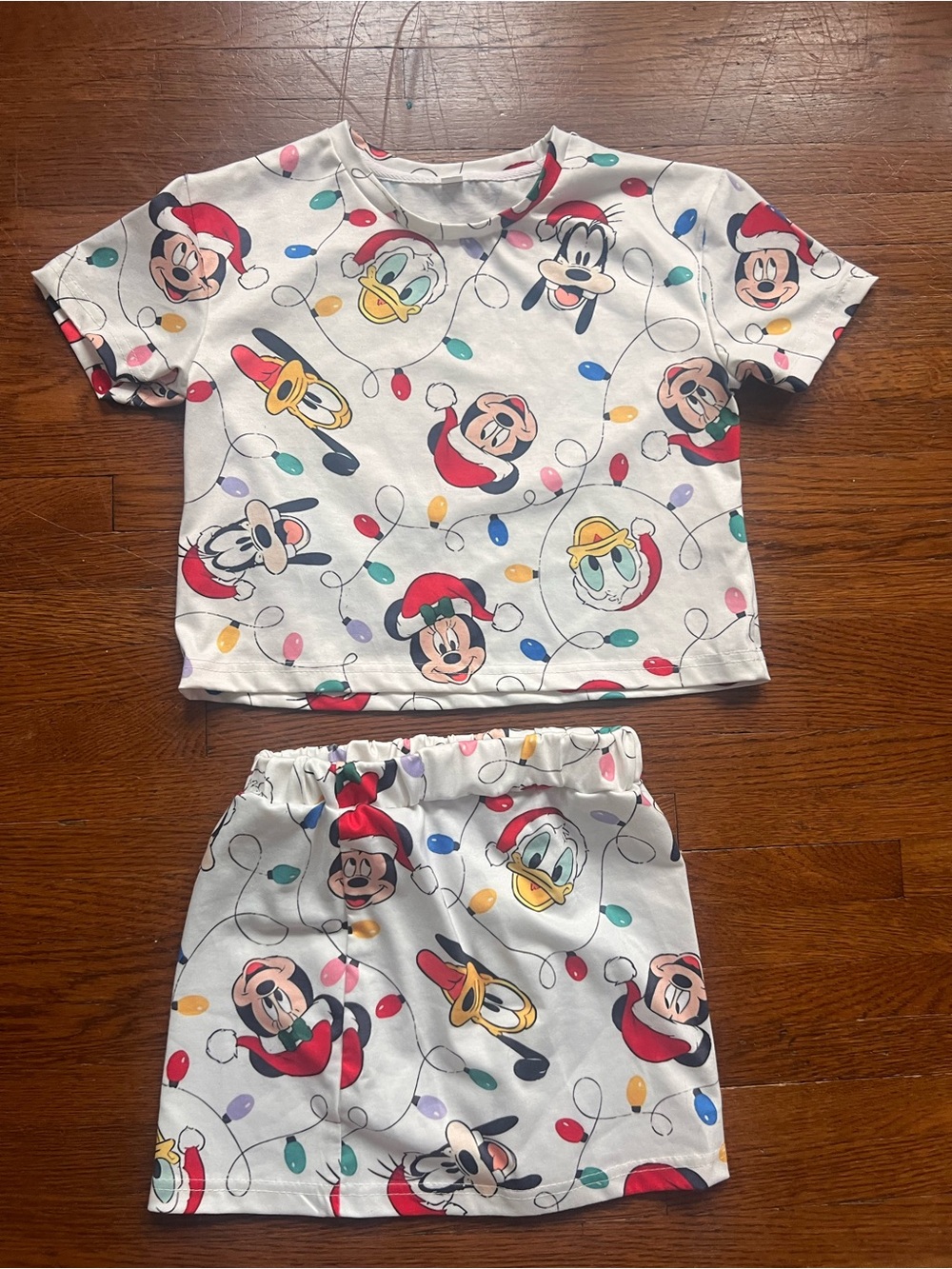 Size 7/8 Kids White Holiday Mickey & Friends Skirt and Shirt set